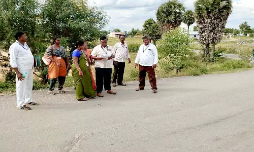 ரெயில்வே மேம்பாலம் பணி மாற்று பாதை அமைக்க அதிகாரிகள் ஆய்வு