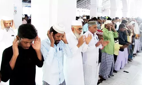 பக்ரீத் பண்டிகையொட்டி நாகூர் தர்காவில் இஸ்லாமியர்கள் சிறப்பு தொழுகை