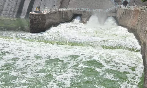 கிருஷ்ணகிரி அணைக்கு நீர்வரத்து அதிகரிப்பு