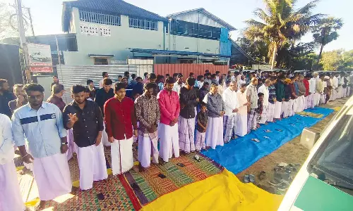 பக்ரீத் பண்டிகையொட்டி  நாச்சிகுளத்தில் இஸ்லாமியர்கள் சிறப்பு தொழுகை