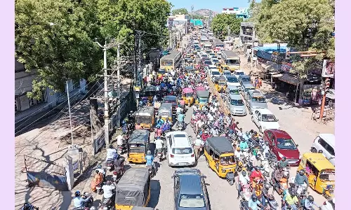 பசுமலை முதல் பழங்காநத்தம் வரை கடும் போக்குவரத்து நெரிசல்