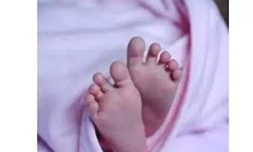 பாலத்தில் இருந்து கீழே விழுந்த ஒரு வயது குழந்தை சாவு