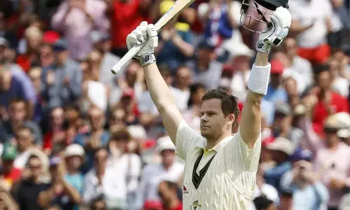 ஸ்டீவ் ஸ்மித் சதம்: ஆஸ்திரேலியா முதல் இன்னிங்சில் 416 ரன்கள் குவிப்பு