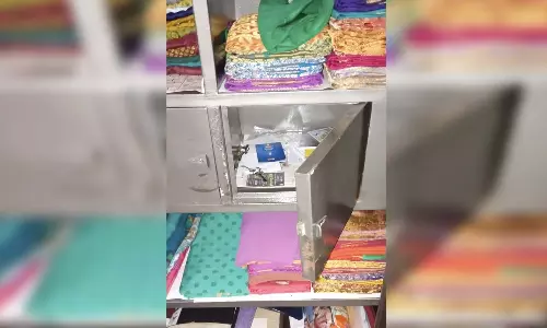 பட்டப்பகலில் விவசாயி வீட்டின் பூட்டை உடைத்து ரூ.10 லட்சம் கொள்ளை