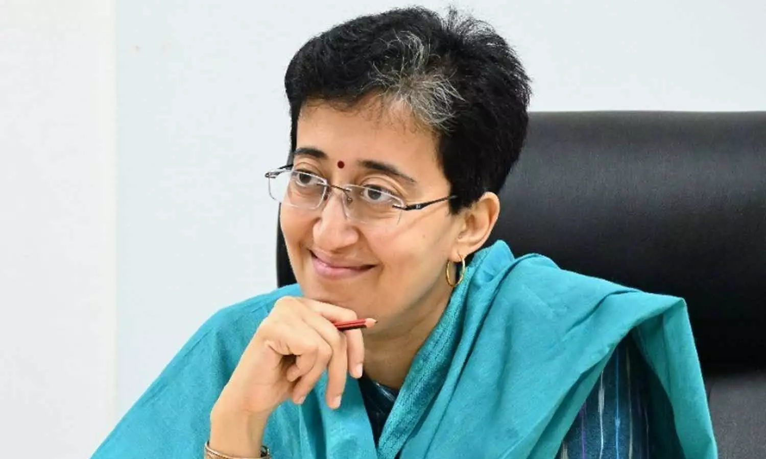 10 துறைகளுக்கு அமைச்சராகும் அதிஷி