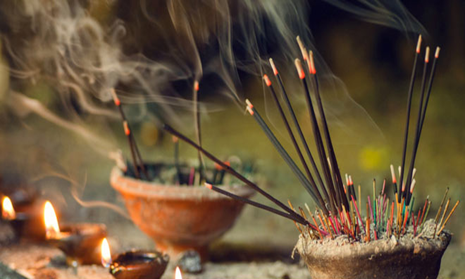 ஊதுபத்தி ஏற்றுவதன் தத்துவம் என்ன...? incense sticks burning