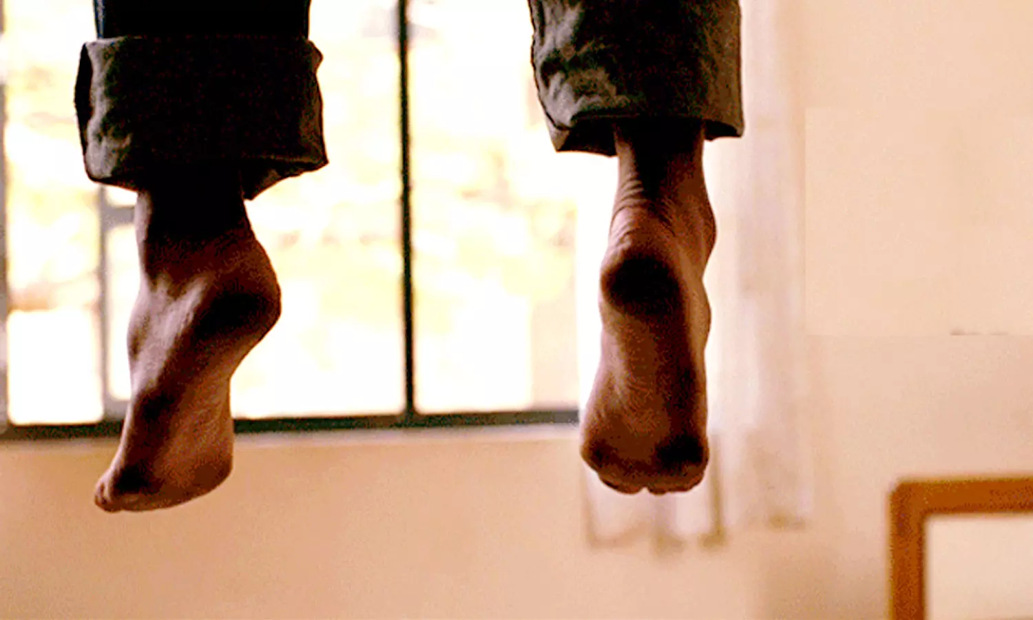 மனைவி பிரிந்து சென்றதால் கணவன் தூக்கிட்டு தற்கொலை மனைவி பிரிந்து சென்றதால் கணவன் தூக்கிட்டு தற்கொலை