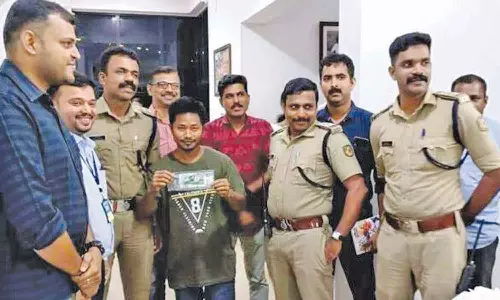 ரூ.1 கோடி பரிசு பெற்ற வடமாநில தொழிலாளி- கும்பலாக ஓடிவந்ததால் மிரண்டு போன போலீசார்