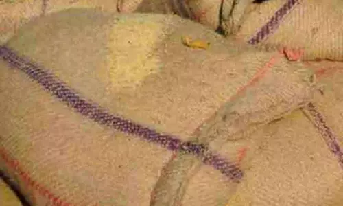 காஞ்சிபுரம் அருகே லாரியில் கடத்திய 216 மூட்டை ரேசன் அரிசி பறிமுதல்