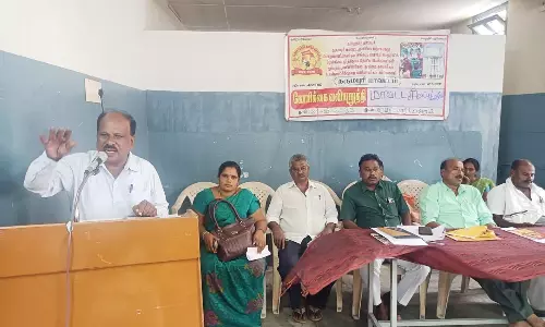 தூய்மைப் பணிகளை செய்ய தனியாருக்கு ஒப்பந்தம் செய்வதை கைவிட வேண்டும்