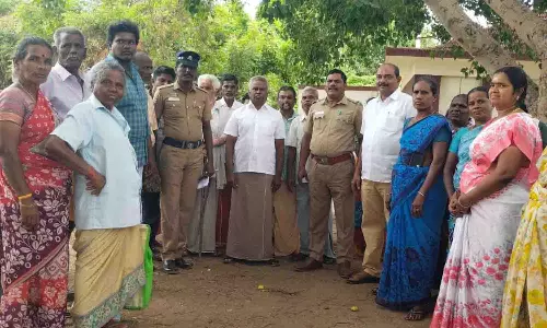 பல்லடம் அருகே காவல்துறை சார்பில் பொதுமக்களுக்கு விழிப்புணர்வு கூட்டம்