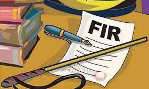 அவினாசியில் சூதாட்டத்தில் ஈடுபட்ட 3 பேர் மீது வழக்கு