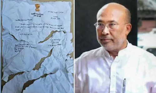 ராஜினாமா கடிதத்தை கிழித்தெறிந்த ஆதரவாளர்கள்- முடிவை மாற்றிய மணிப்பூர் முதல்வர்