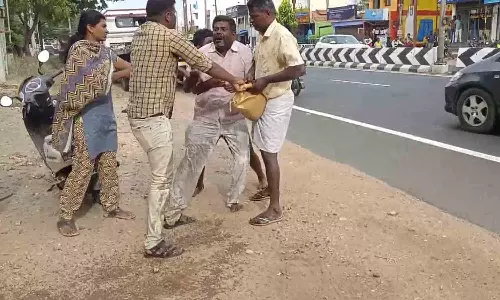 நிலத்தை மீட்டு தரக்கோரி  பல்லடம் டி.எஸ்.பி.,அலுவலகத்தில் தீக்குளிக்க முயன்ற விவசாயி