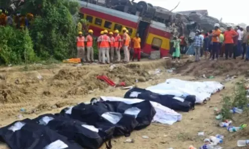 ஒடிசா ரெயில் விபத்து- புவனேஸ்வர் எய்ம்ஸ் மருத்துவமனையில் ஆதரவற்று கிடக்கும் 52 சடலங்கள்