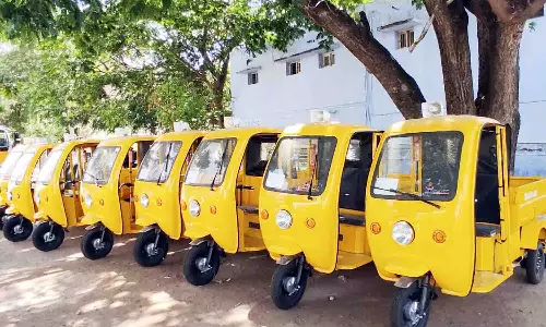 உடுமலை நகராட்சிக்கு குப்பை சேகரிக்க புதிய வாகனங்கள்