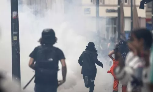 பிரான்சில் கலவரத்தை பயன்படுத்தி கடையை உடைத்து திருட முயன்ற வாலிபர் உயிரிழப்பு