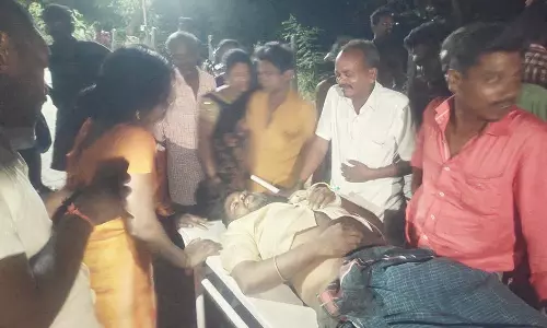 செந்துறை அருகே விபத்து- சாலையில் நின்ற டிராக்டரில் மோட்டார் சைக்கிள் மோதி பெண் உட்பட 2 பேர் பலி