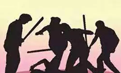 தரகம்பட்டி அருகே தொழிலாளி மீது தாக்குதல்