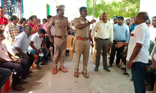 படகு நிறுத்துவதில் 2 கிராம மீனவர்களிடையே மோதல்