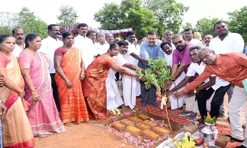 பாவூர்சத்திரத்தில் ரூ.72.55 லட்சம் மதிப்பில் நாட்டின நாய்கள் பாதுகாப்பு- ஆராய்ச்சி மையம் கட்டுமான பணிகள் தொடக்கம்