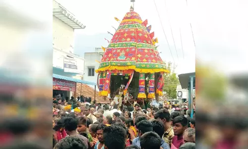 மன்னாயக்கன்பட்டியில் மாரியம்மன் கோவில் தேரோட்டம் கோலாகலம்