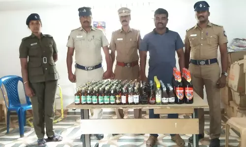 கள்ளத்தனமாக மது விற்ற பெண் கைது