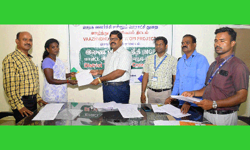 பயனாளிகளுக்கு கடனுதவி வழங்கல்