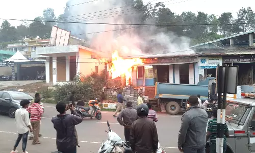 கோத்தகிரி மரக்கடை அருகே குடியிருப்பில் தீ விபத்து