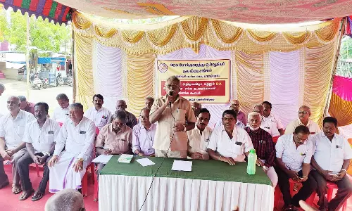 ஊழியர்கள் ஓய்வுபெறும் நாளிலேயே  ஓய்வுகால பணத்தை வழங்க வேண்டும்