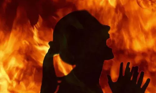 குடும்ப தகராறில் தீக்குளித்த பட்டதாரி பெண் சாவு