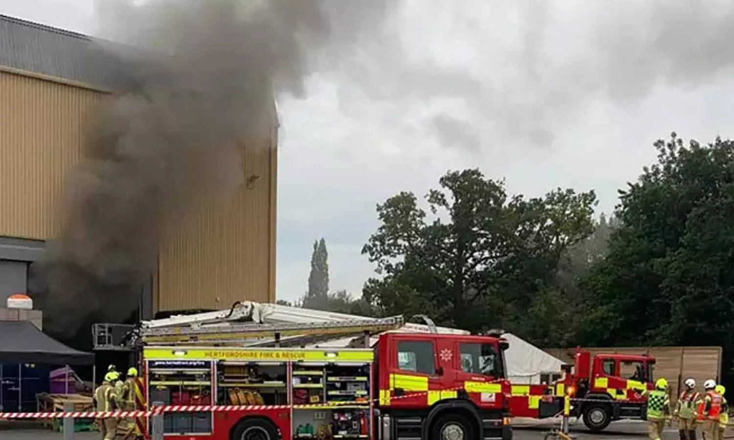 அமெரிக்காவில் பிரபல சினிமா ஸ்டுடியோவில் தீ விபத்து அமெரிக்காவில் பிரபல சினிமா ஸ்டுடியோவில் தீ விபத்து