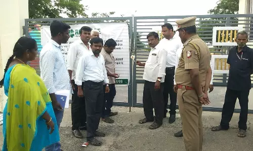 வங்கியில் கடன் பெற்று திரும்ப செலுத்தாத தனியார் பொறியியல் கல்லூரிக்கு சீல் வைப்பு