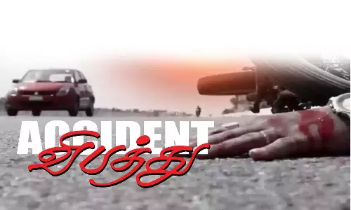 அவிநாசி அருகே கார் ஏறி இறங்கியதில்  நீதிமன்ற பணியாளர் பலி