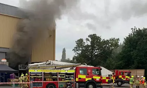 அமெரிக்காவில் பிரபல சினிமா ஸ்டுடியோவில் தீ விபத்து