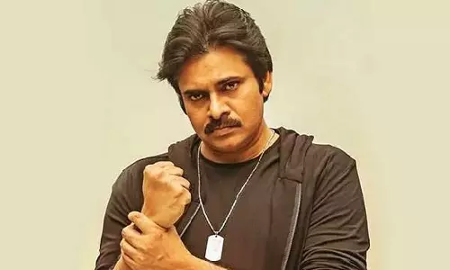 பவன் கல்யாண் படம் வெளியான தியேட்டரில் திரைக்கிழிப்பு