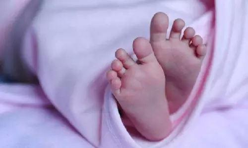 மதுபோதையில் வாய்க்காலில் விழுந்த காவலாளி பலி