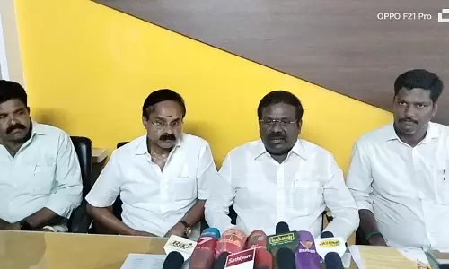 பொன்னேரியில் தூர் வாரும் பணி