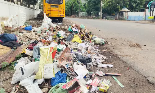 சொரக்கல்பட்டில் தேங்கி கிடக்கும் குப்பைகளால் தொற்றுநோய் பரவும் அபாயம்: அகற்ற நடவடிக்கை எடுக்கப்படுமா?
