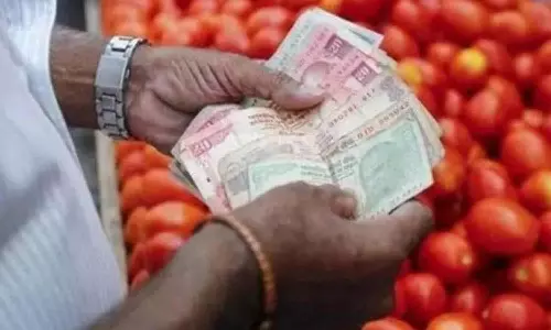 புதுவையில் தக்காளி விலை ரூ.100-ஐ தாண்டியது