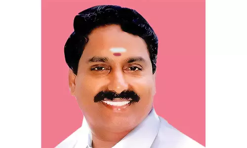 அரசு பள்ளி ஆசிரியர்களுக்கு பணியிடமாற்றம்-அ.தி.மு.க. வலியுறுத்தல்