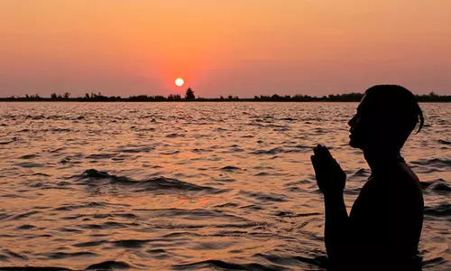 ஞாயிறு அன்று சூரிய  பகவானுக்கு இந்த பரிகாரம் செய்தால் தலைவிதி மாறும்...