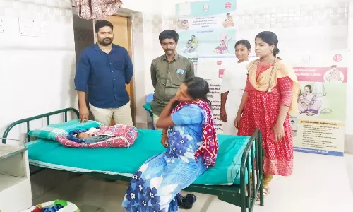 மலைகிராமத்தில் இருந்து 15 கிலோ மீட்டர் நடந்து வந்த கர்ப்பிணி வீட்டுக்கு செல்ல ஆம்புலன்ஸ் வசதி