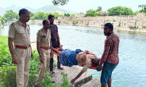 வேலூர் கோட்டை அகழியில் தற்கொலை செய்த முதியவர் அடையாளம் தெரிந்தது