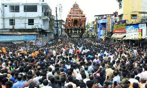 டவுன் ரதவீதிகளில் திரும்பிய இடமெல்லாம் மனித தலைகள்- லட்சக்கணக்கான பக்தர்கள் திரண்டனர்