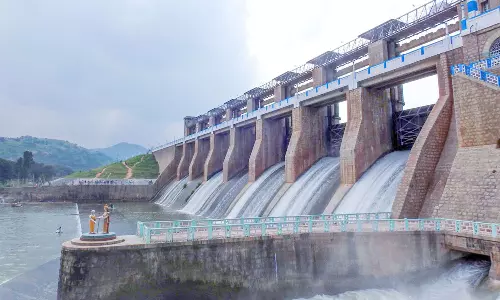 கிருஷ்ணகிரி அணை, பாரூர் பெரிய ஏரியில் இருந்து நாளை  தண்ணீர் திறப்பு