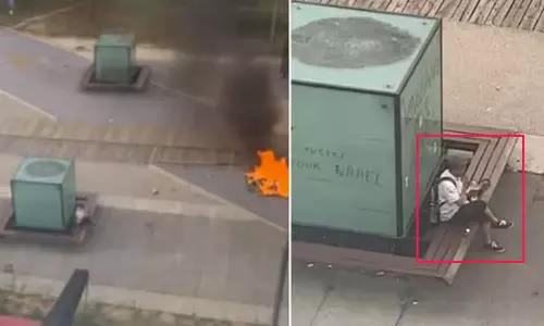 பற்றி எரியும் பிரான்சில் வன்முறைக்கு நடுவே சான்ட்விச்-ஐ ருசித்து சாப்பிட்ட வாலிபர்