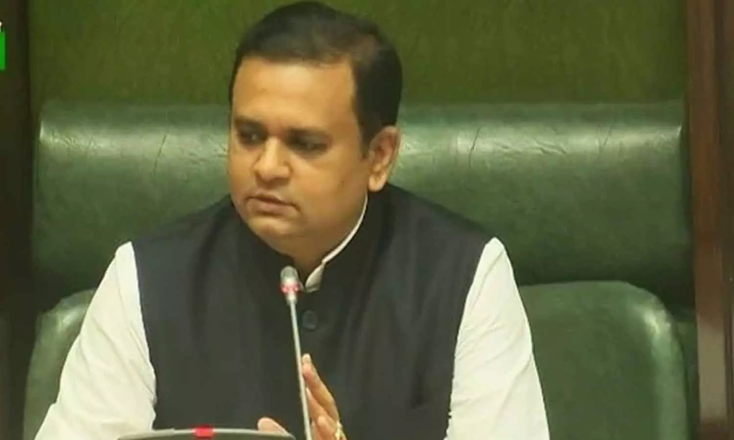 அஜித் பவார் உள்ளிட்ட 9 பேர் தகுதி நீக்க மனுவின் மீது உரிய நடவடிக்கை எடுக்கப்படும்: சபாநாயகர்