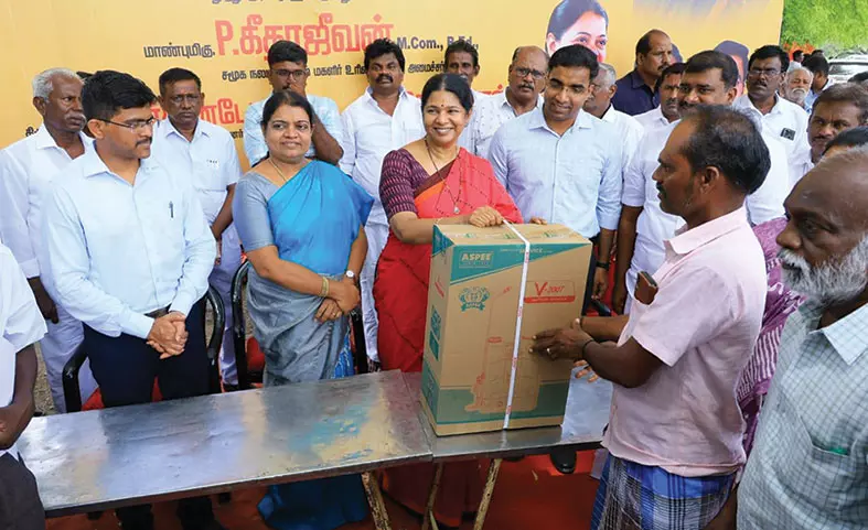 விளாத்திகுளம் அருகே ரூ.3.10 கோடி மதிப்பீட்டில்  புதிய திட்டங்களுக்கு அடிக்கல் நாட்டு விழா - கனிமொழி எம்.பி., அமைச்சர் கீதாஜீவன் பங்கேற்பு