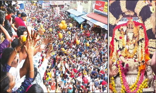 காரைக்கால் அம்மையார் கோவில் மாங்கனி திருவிழா: மாம்பழங்களை வாரி இறைத்து பக்தர்கள் நேர்த்திக்கடன்